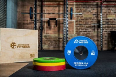 A set of weights and a box in a gym.