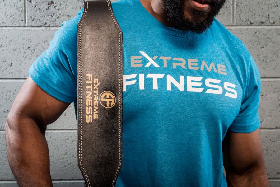 A man wearing a t - shirt with the word extreme fitness on it.